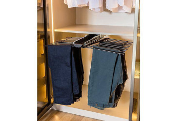 Suare Ankleidezimmer 11 Türen 235cm x 415cm